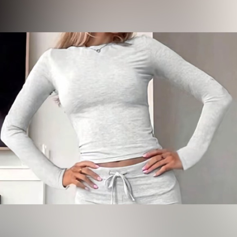 Women's Heather Gray Long Sleeve Crewneck Top